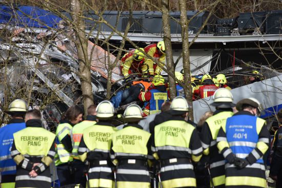 Almanya'daki tren kazasında ölü sayısı yükseldi