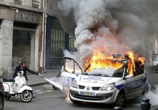Fransa’da grev ve protesto dalgası dinmiyor