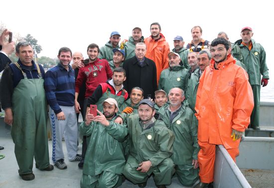 Cumhurbaşkanı Erdoğan, balıkçılarla denize açıldı