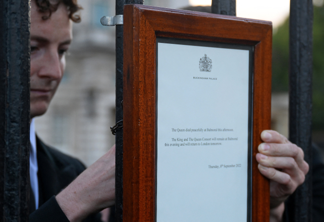 İngiltere Başbakanı Truss: Kraliçe Elizabeth hayatını ülkesine adadı