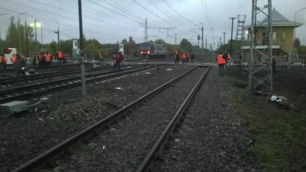 Rusya'da tren işçileri taşıyan otobüse çarptı