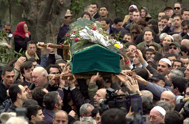 "Anadolu rock ozanı" Cem Karaca'nın vefatının 15'inci yılı