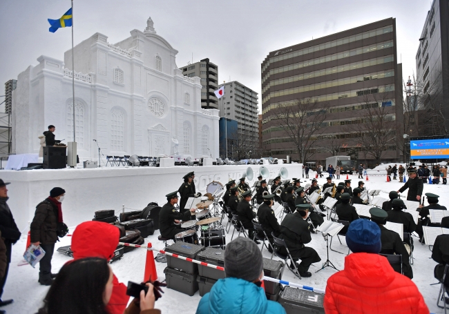 Japonya'da kar festivali ziyaretçilere kapılarını açtı