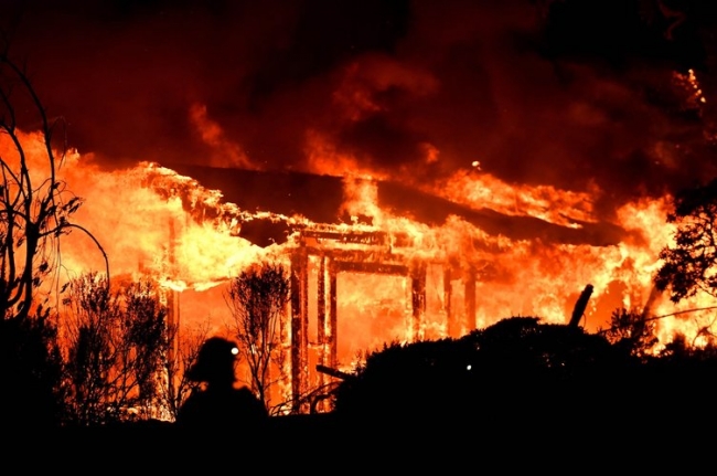 Kaliforniya, tarihinin en büyük yangın felaketiyle boğuşuyor
