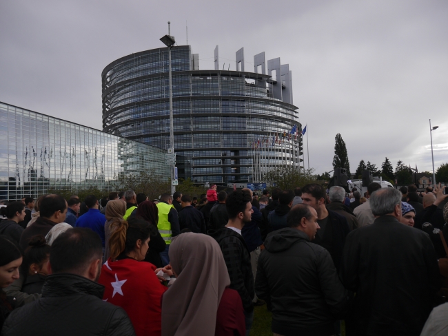 Avrupa Parlamentosu önünde Myanmar protestosu
