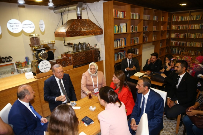 Cumhurbaşkanı Erdoğan'dan Tiryakizade Kıraathanesi'ne ziyaret