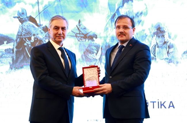 Başbakan Yardımcısı Çavuşoğlu: Türkmen köylerini bombalayanlar karşılarında Türkiye'yi bulacak