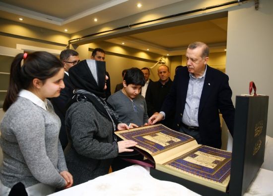 Erdoğan'dan 15 Temmuz şehitlerinin ailelerine ziyaret