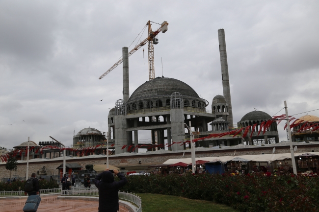 Taksim'e yapılan caminin ince işçiliğine başlandı