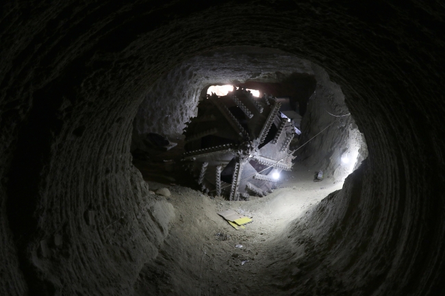 Afrin merkezinde teröristlerin kazdığı tüneller ortaya çıkarıldı