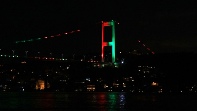 İstanbul'un iki köprüsü Afganistan bayrağı renklerine büründü