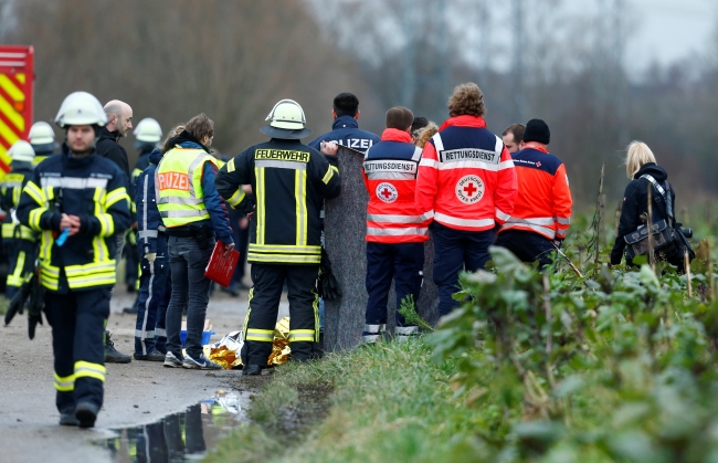 Almanya'da uçak ile helikopter havada çarpıştı: 4 ölü