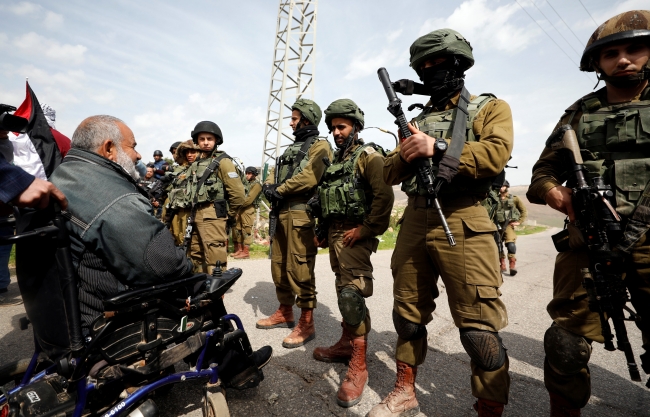 İsrail Filistinlilerin topraklarına zorla el koyuyor