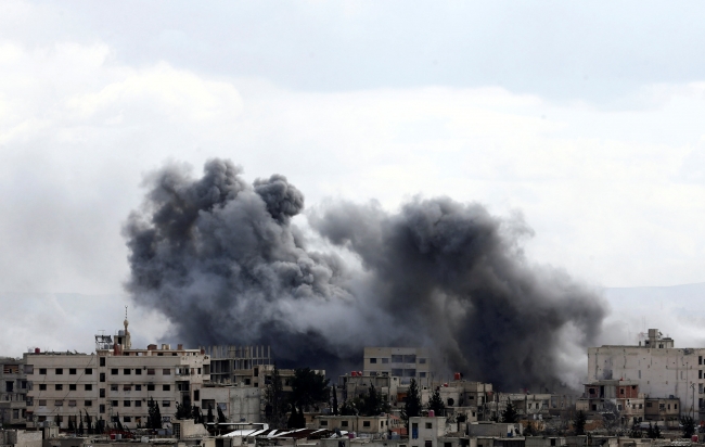 Esed, İdlib'i bombardımana tutuyor: 4 sivil hayatını kaybetti