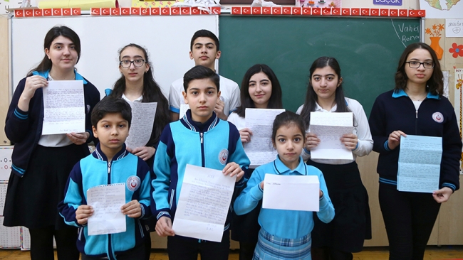 Azerbaycanlı öğrencilerden Afrin'deki Mehmetçiğe mektup