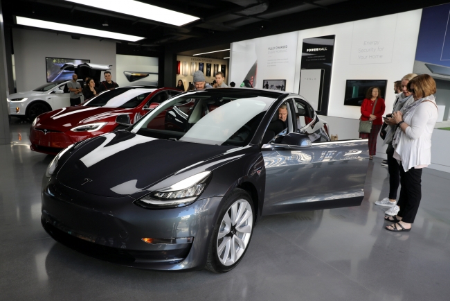 Tesla, üretimi hızlandırıyor