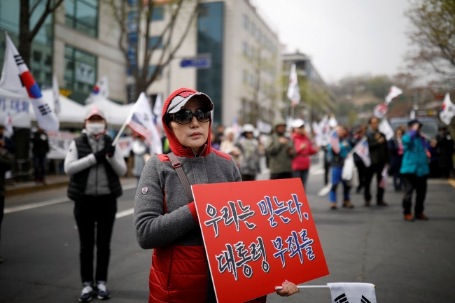 Eski Güney Kore Devlet Başkanı Park, suçlu bulundu