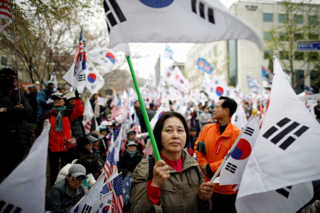 Eski Güney Kore Devlet Başkanı Park, suçlu bulundu