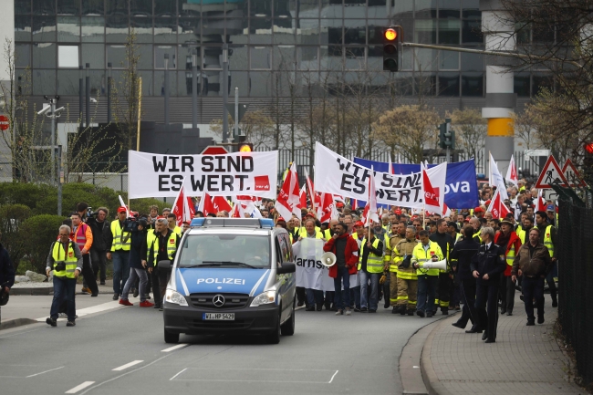 Almanya'daki grev on binlerce yolcuyu olumsuz etkiledi