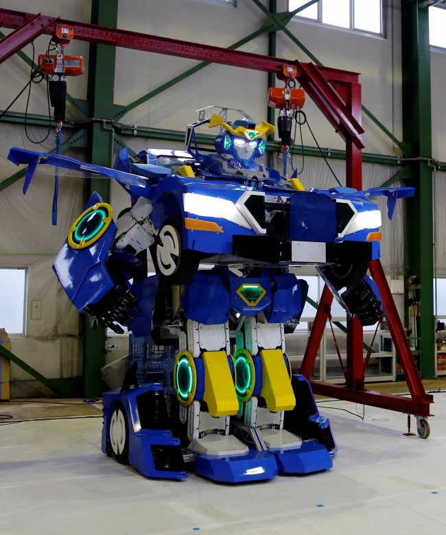 Çocukluk hayali "arabaya dönüşen robot" gerçek oldu