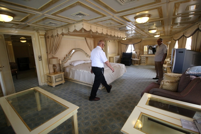 Saddam'ın altın kaplamalı yatı otel oluyor