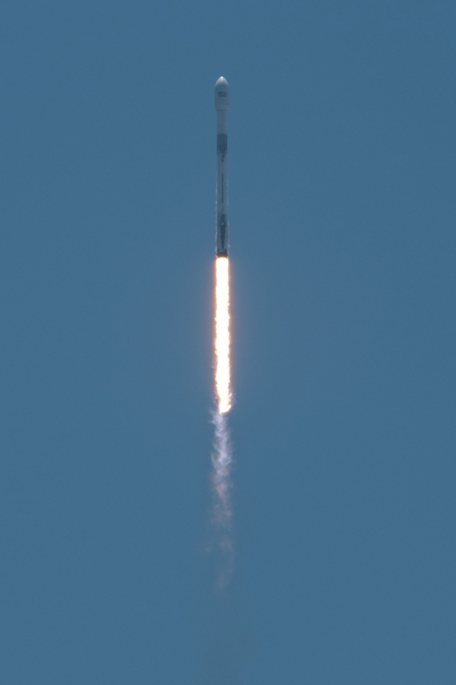 SpaceX uzaya telekom uydusu gönderdi