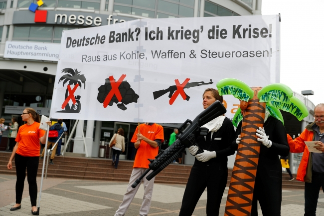 Almanya'nın en büyük bankası Deutsche Bank'ta büyük kriz