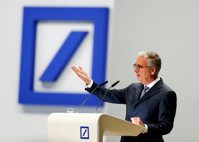 Almanya'nın en büyük bankası Deutsche Bank'ta büyük kriz
