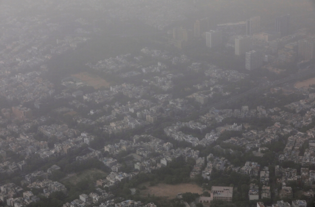 Hindistan'da hava kirliliği inşaatları durdurdu