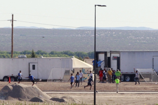 ABD'de kaçak göçmenlerin tutulduğu kafesler görüntülendi