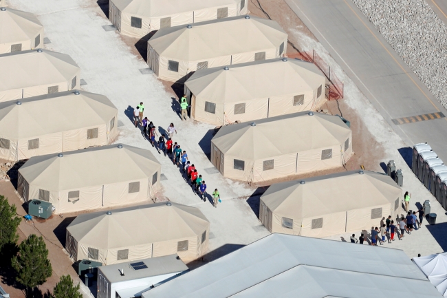 ABD'de kaçak göçmenlerin tutulduğu kafesler görüntülendi