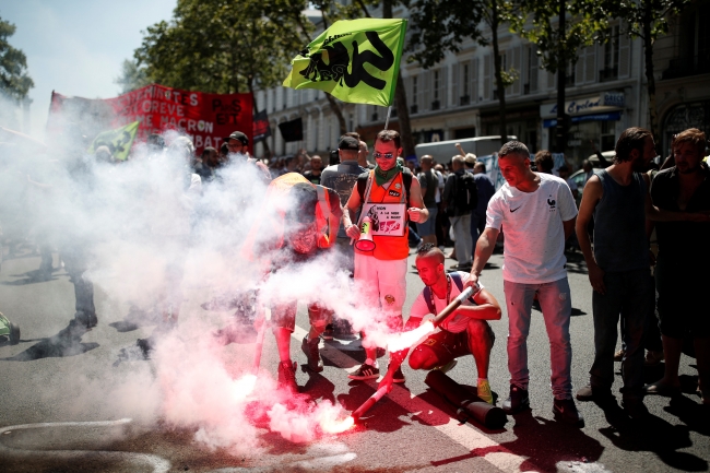 Fransa'da yeni grev dalgası alarmı