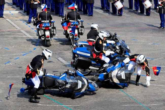 Fransa Milli Günü kutlamalarında motor kazası