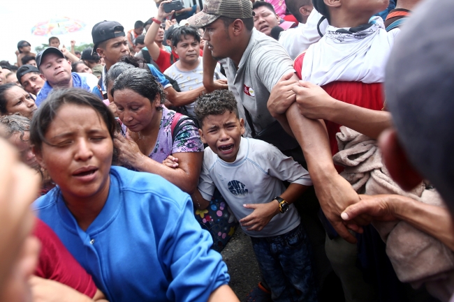 Orta Amerikalı binlerce göçmen Meksika’nın güney sınırına ulaştı