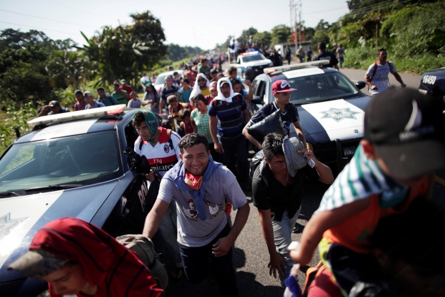 Orta Amerika'dan ABD'ye giden göçmenlerin sayısı 5 bini geçti