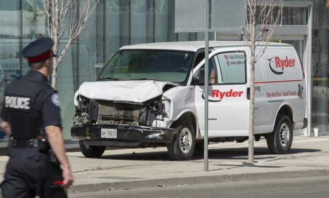 Toronto'da bir araç yayaların arasına daldı: 10 ölü, 15 yaralı
