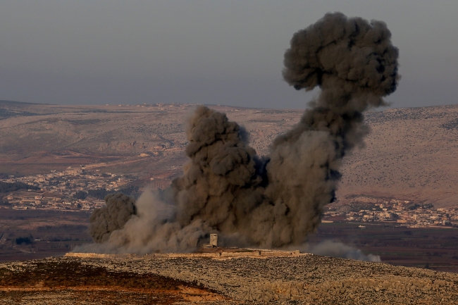 Türk savaş uçakları Afrin'de PYD/YPG'ye ait noktaları vurdu