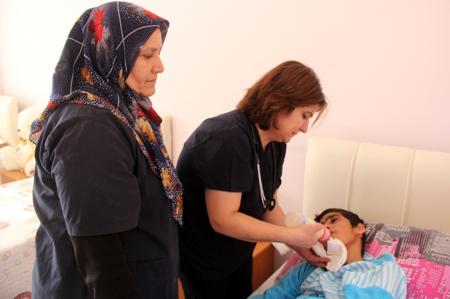Mehmetçik'in Afrin'de kurtardığı engelli kadın yeni yuvasına kavuştu