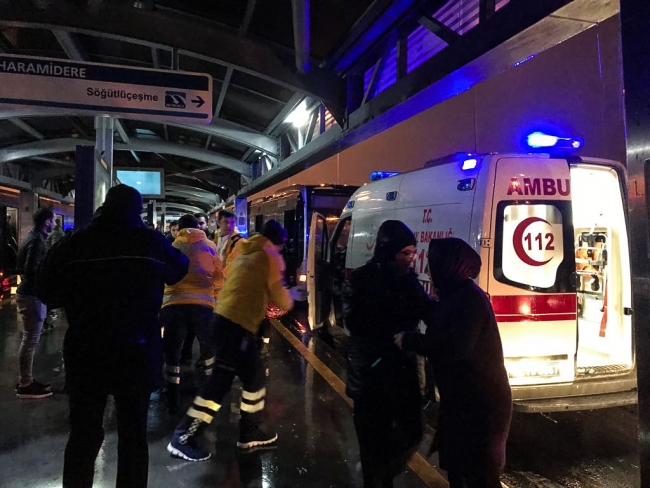 Haramidere metrobüs durağında kaza: 22 yaralı