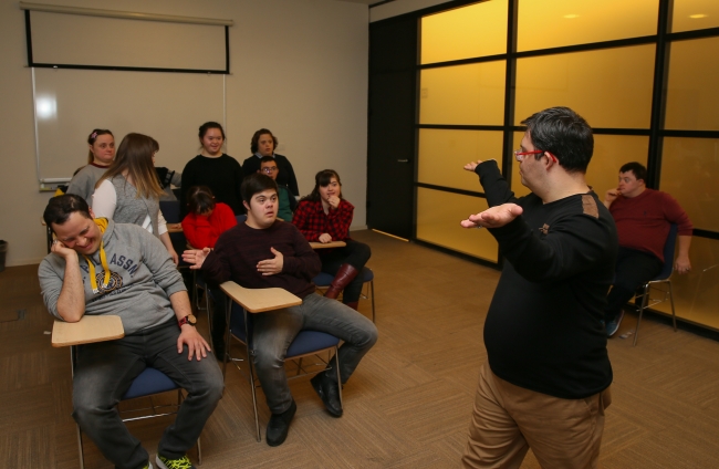 Down sendromlular için sahne zamanı