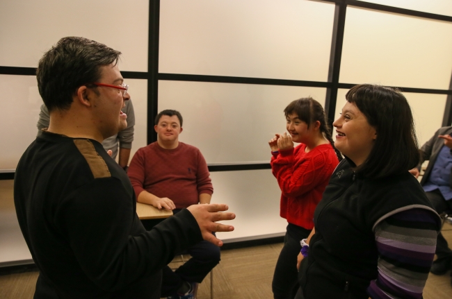 Down sendromlular için sahne zamanı