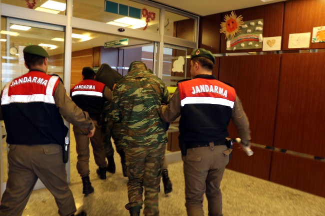 Tutuklanan Yunan askerleri: Türk tarafına geçtiğimizi fark etmedik