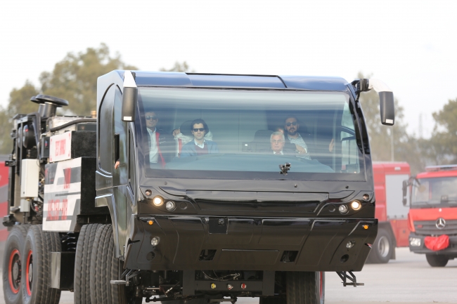 İlk yerli 8x8 şasili itfaiye aracı dünyaya ihraç edilecek