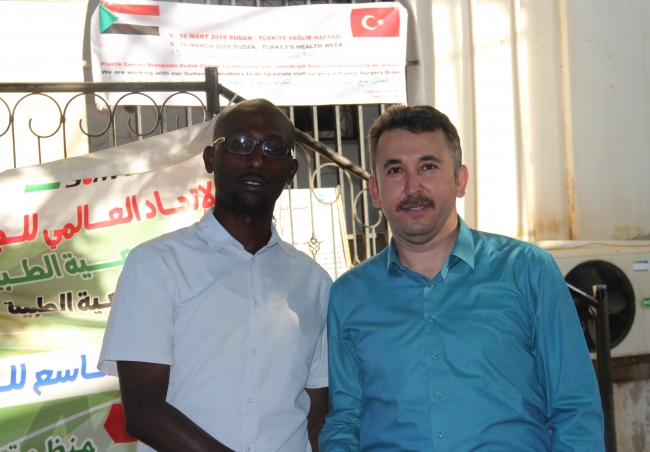 Türk doktorlar Sudan'da 100 ameliyat yaptı