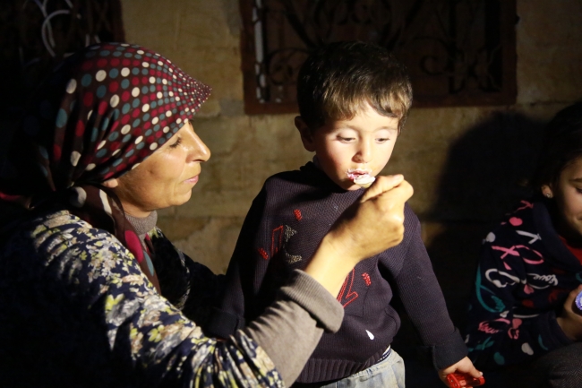 AFAD ve Türk Kızılayı, Afrin'in köylerinde sıcak yemek ve kuru gıda dağıttı
