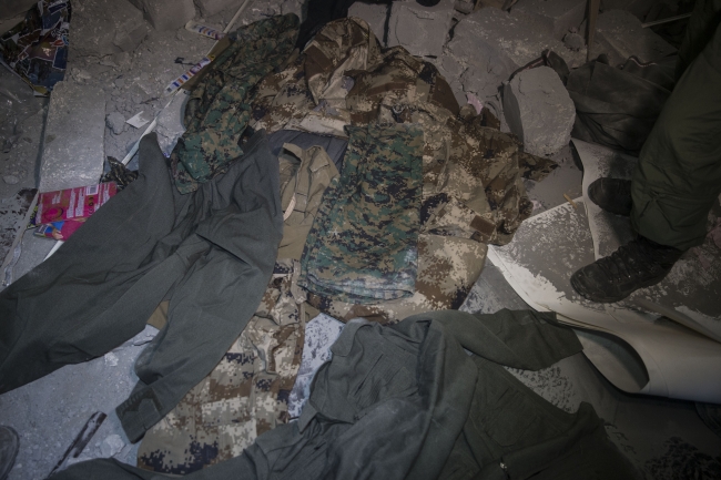 Mehmetçik Afrin'de teröristlerin ana karargah binasını buldu