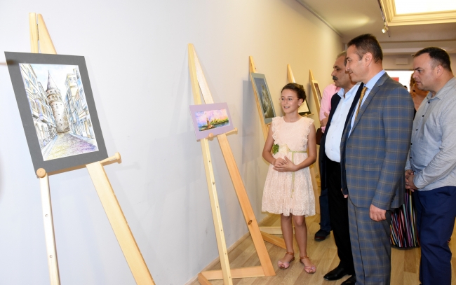 11 yaşındaki Rana Kuru resim sergisi açtı