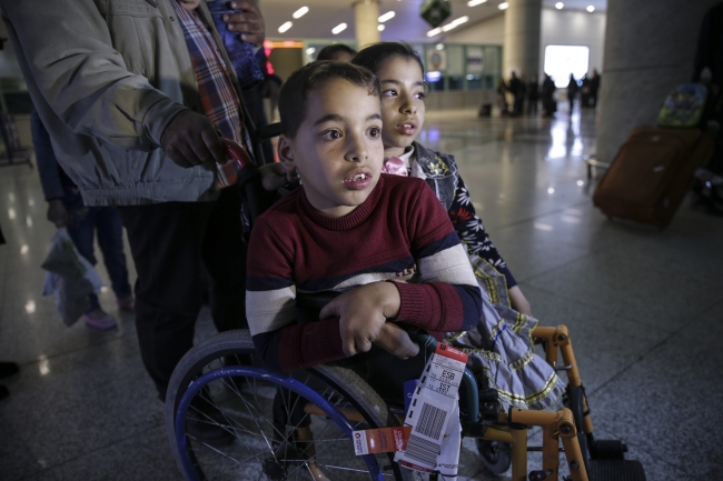 Filistinli engelli kardeşler tedavi için Türkiye'ye geldi