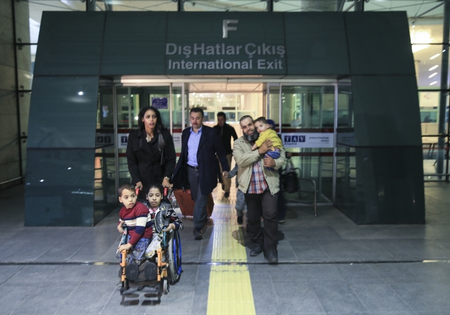 Filistinli engelli kardeşler tedavi için Türkiye'ye geldi