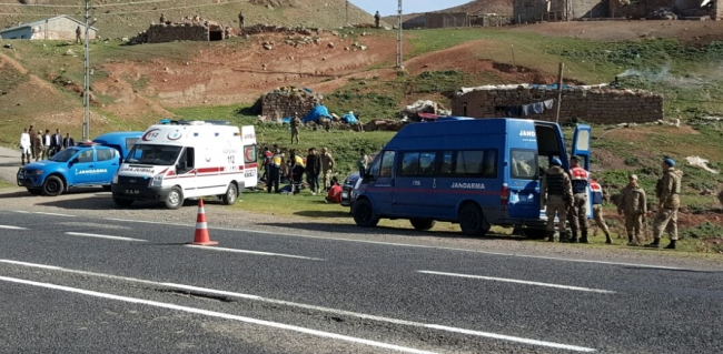 Erzurum'da göçmenleri taşıyan kamyon devrildi: 1 ölü, 30 yaralı